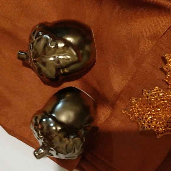 Set of 7 napkins & salt & pepper shakers - Picture 2 of 7